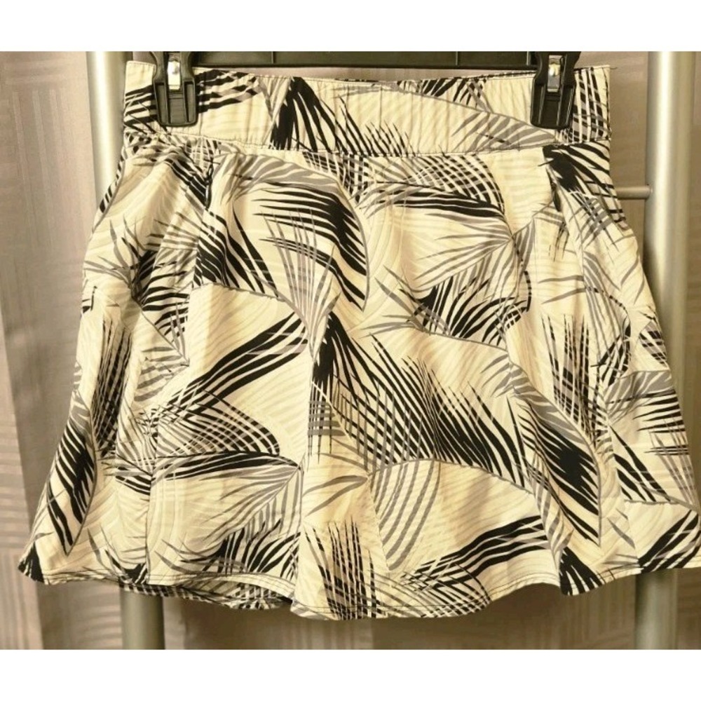 T by Talbots Black White Skort Floral Athletic Tennis Golf Mini Petite 26" X 14"